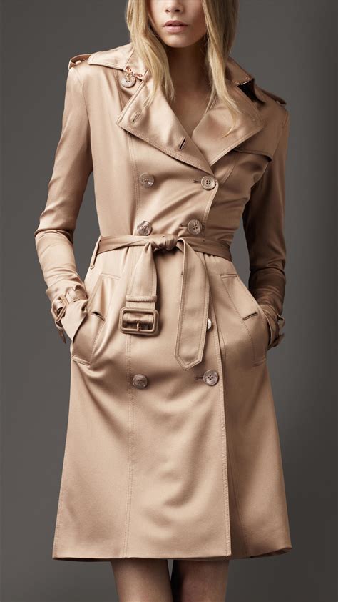 trenchcoat burberry catwalk|authentic Burberry trench coats.